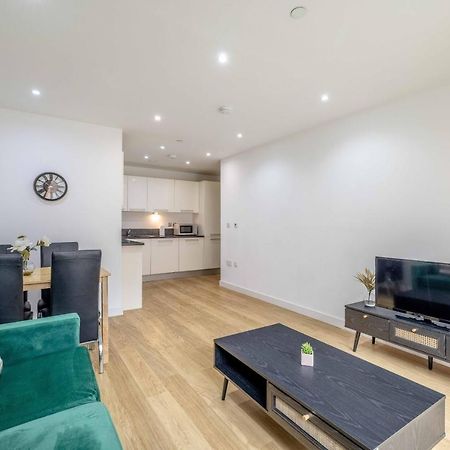 2 Bed At Slough Station & Parking - London In 20 Mins Daire Dış mekan fotoğraf