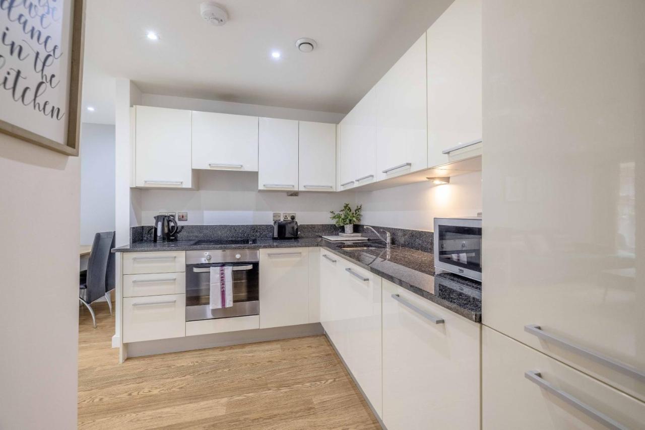 2 Bed At Slough Station & Parking - London In 20 Mins Daire Dış mekan fotoğraf