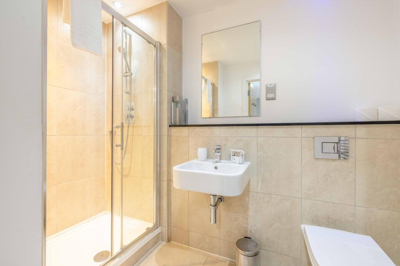 2 Bed At Slough Station & Parking - London In 20 Mins Daire Dış mekan fotoğraf