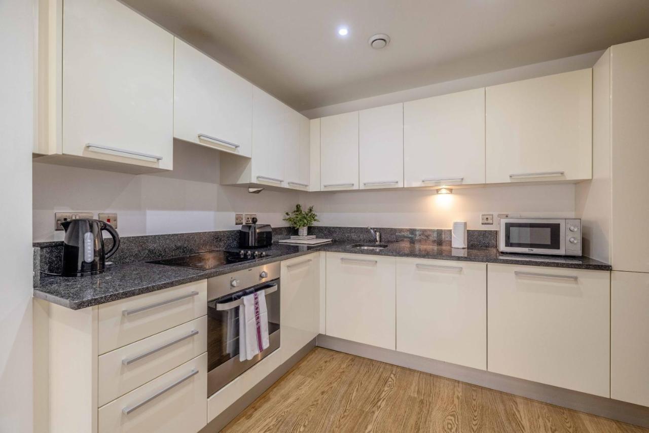 2 Bed At Slough Station & Parking - London In 20 Mins Daire Dış mekan fotoğraf