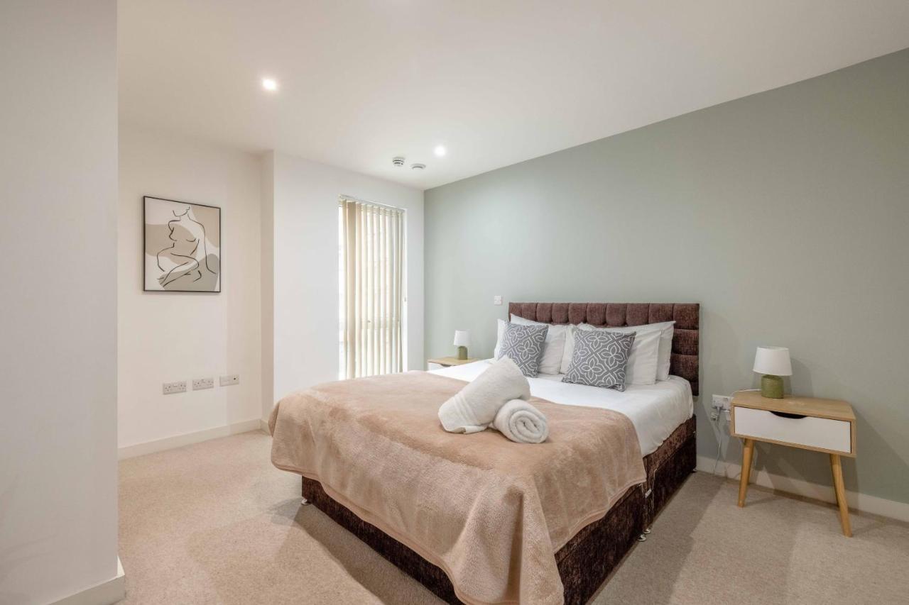 2 Bed At Slough Station & Parking - London In 20 Mins Daire Dış mekan fotoğraf