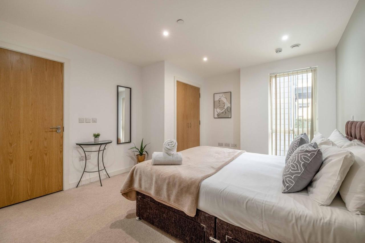 2 Bed At Slough Station & Parking - London In 20 Mins Daire Dış mekan fotoğraf