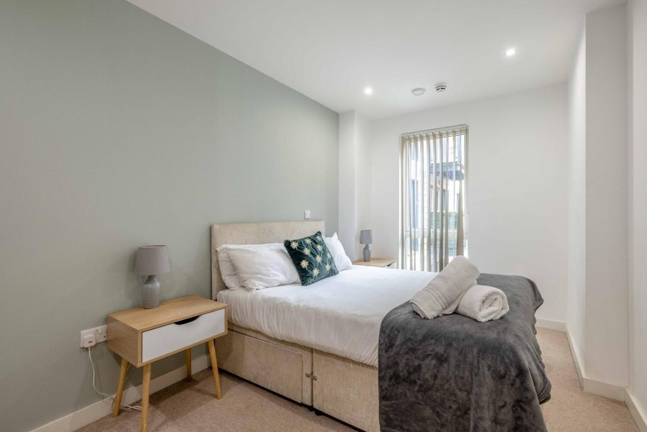 2 Bed At Slough Station & Parking - London In 20 Mins Daire Dış mekan fotoğraf