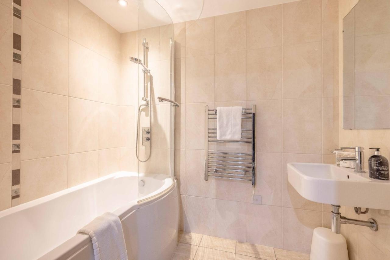 2 Bed At Slough Station & Parking - London In 20 Mins Daire Dış mekan fotoğraf