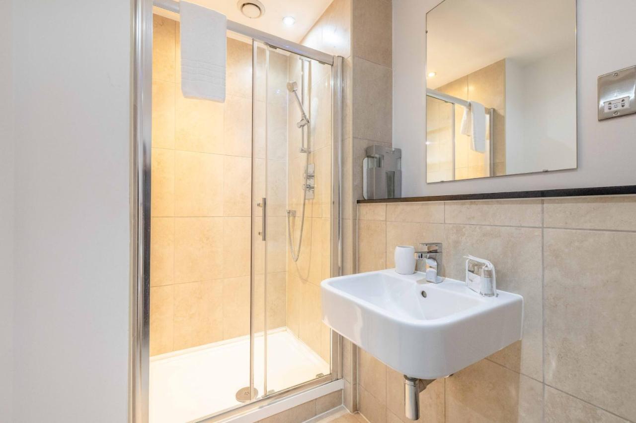 2 Bed At Slough Station & Parking - London In 20 Mins Daire Dış mekan fotoğraf